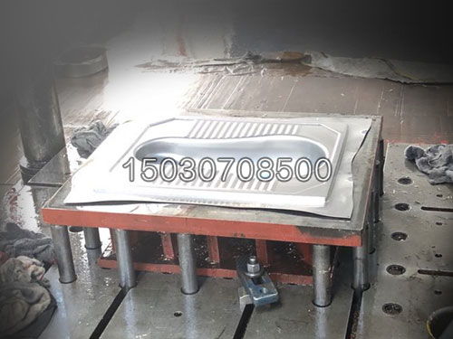 廠家直銷不銹鋼蹲便 可根據(jù)用戶需求定制